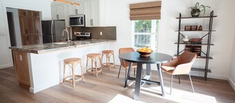 Fig Studio
Studio apartment walking distance from Fig Garden Village.