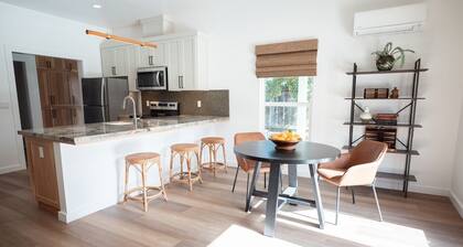 Fig Studio
Studio apartment walking distance from Fig Garden Village.