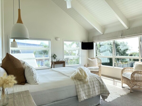 5 bedrooms, iron/ironing board, free WiFi