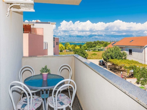 Apartment Aenona near Queen´s beach, Nin