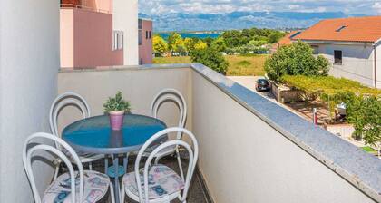 Apartment Aenona near Queen´s beach, Nin
