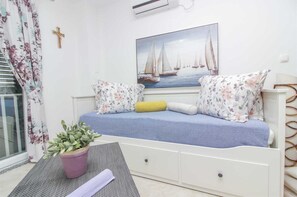 1 bedroom, iron/ironing board, free WiFi, bed sheets