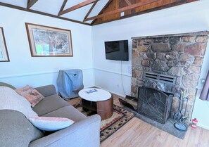 Cottage Comfort, 1 camera da letto | Una scrivania, postazione laptop, Wi-Fi gratuito, lenzuola