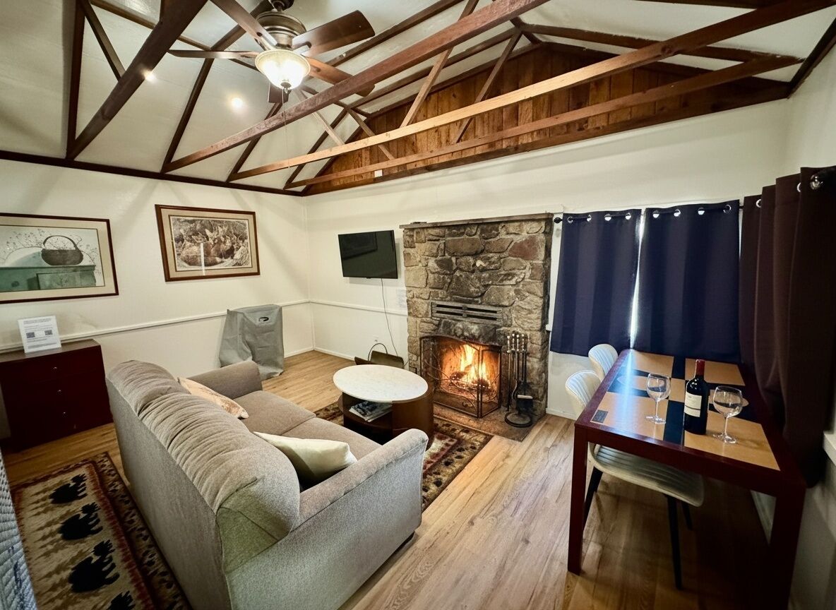 COTTAGE 4 - RED FOX | Desk, laptop workspace, free WiFi, bed sheets