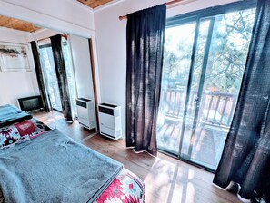 Cottage Comfort, letti multipli | Una scrivania, postazione laptop, Wi-Fi gratuito, lenzuola