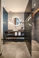 Superior Double Room | Bathroom | Shower, rainfall showerhead, free toiletries, hair dryer