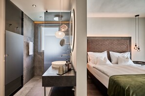 Deluxe Double Room | Bathroom | Shower, rainfall showerhead, free toiletries, hair dryer - Appius Design Suites (Appiano Sulla Strada del Vino)