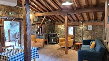 Family Studio Suite | Soundproofing, free WiFi, bed sheets