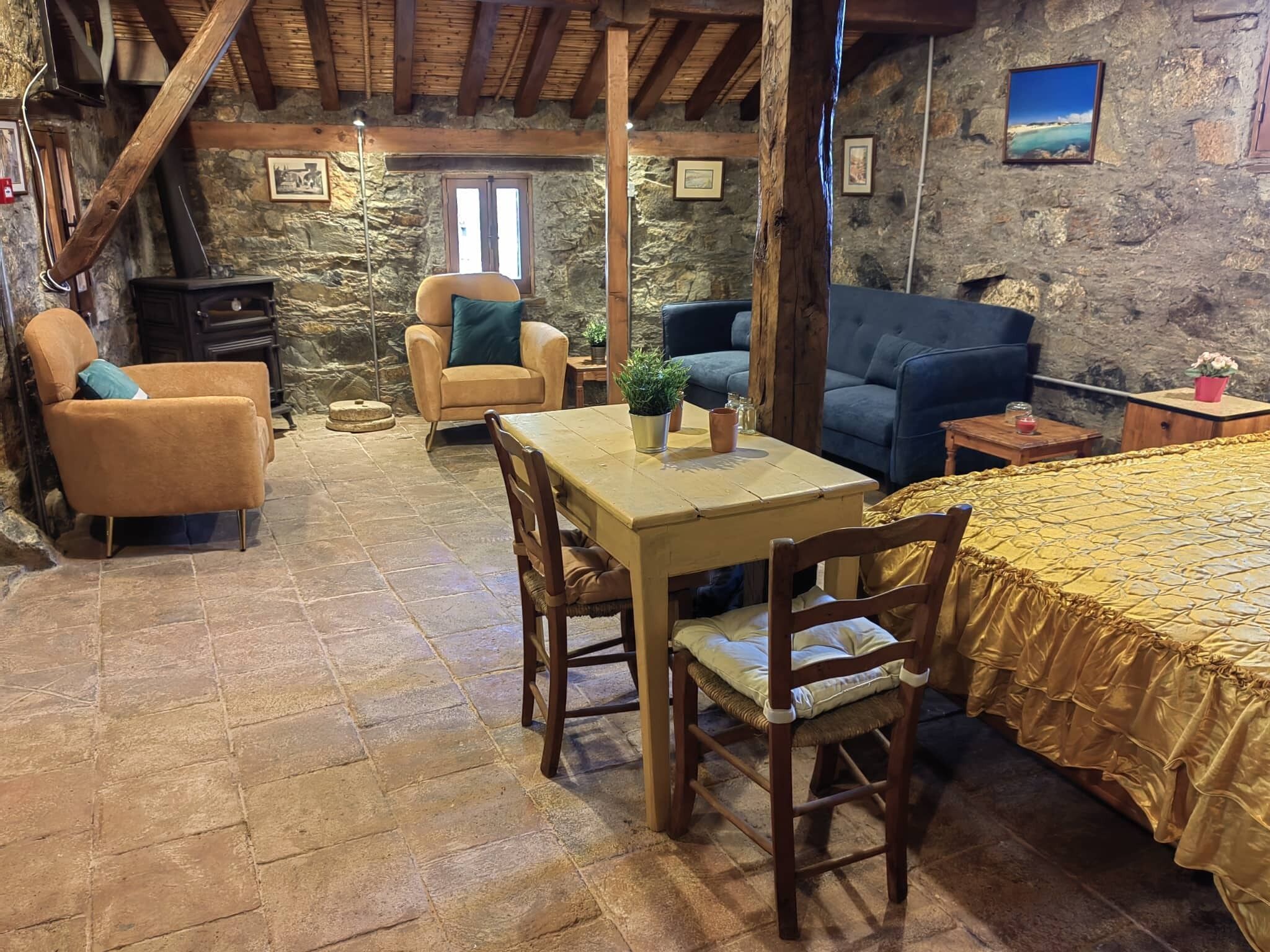 Family Studio Suite | Soundproofing, free WiFi, bed sheets