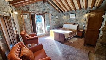 Family Studio Suite | Soundproofing, free WiFi, bed sheets