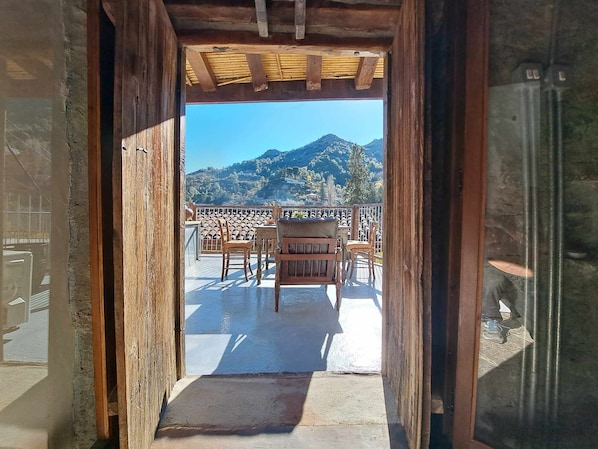 Family Studio Suite | Balcony - PITHARIA (Askas)