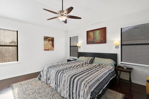 3 slaapkamers, een strijkplank/strijkijzer, reisbedje, gratis wifi