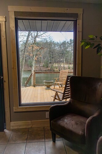 Secluded Cabins on Private Stocked Pond Hot Tub. Ping Pong. Arcade. Master Suite