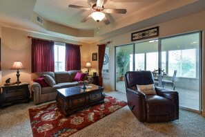 TV, DVD player, offices - Tuscany Villas - In the heart of Branson! (Branson)