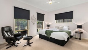 2 bedrooms, travel cot, free WiFi, bed sheets