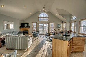 Fernseher, Kamin, DVD-Player, Stereoanlage