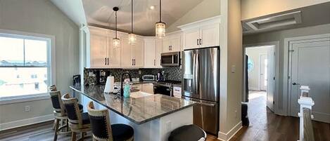 Refrigerador, microondas, horno, placa de cocina