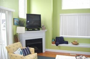 TV, lareira, DVD player