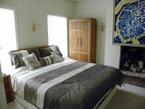 1 bedroom, iron/ironing board, internet, bed sheets