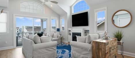 TV, fireplace