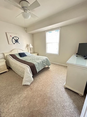 5 bedrooms, iron/ironing board, Internet