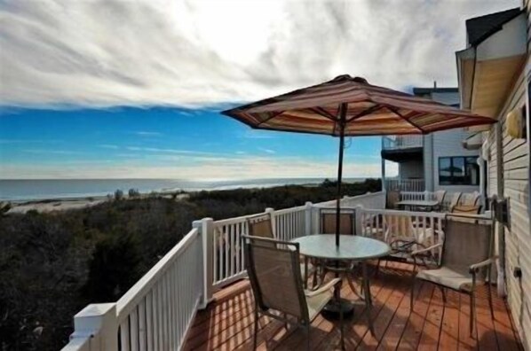 Outdoor dining - 2305 Landis Avenue North (Sea Isle City)