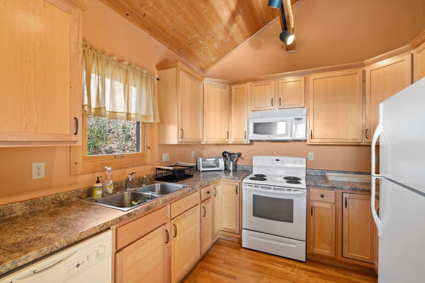 Geladeira, micro-ondas, fogão, cooktop