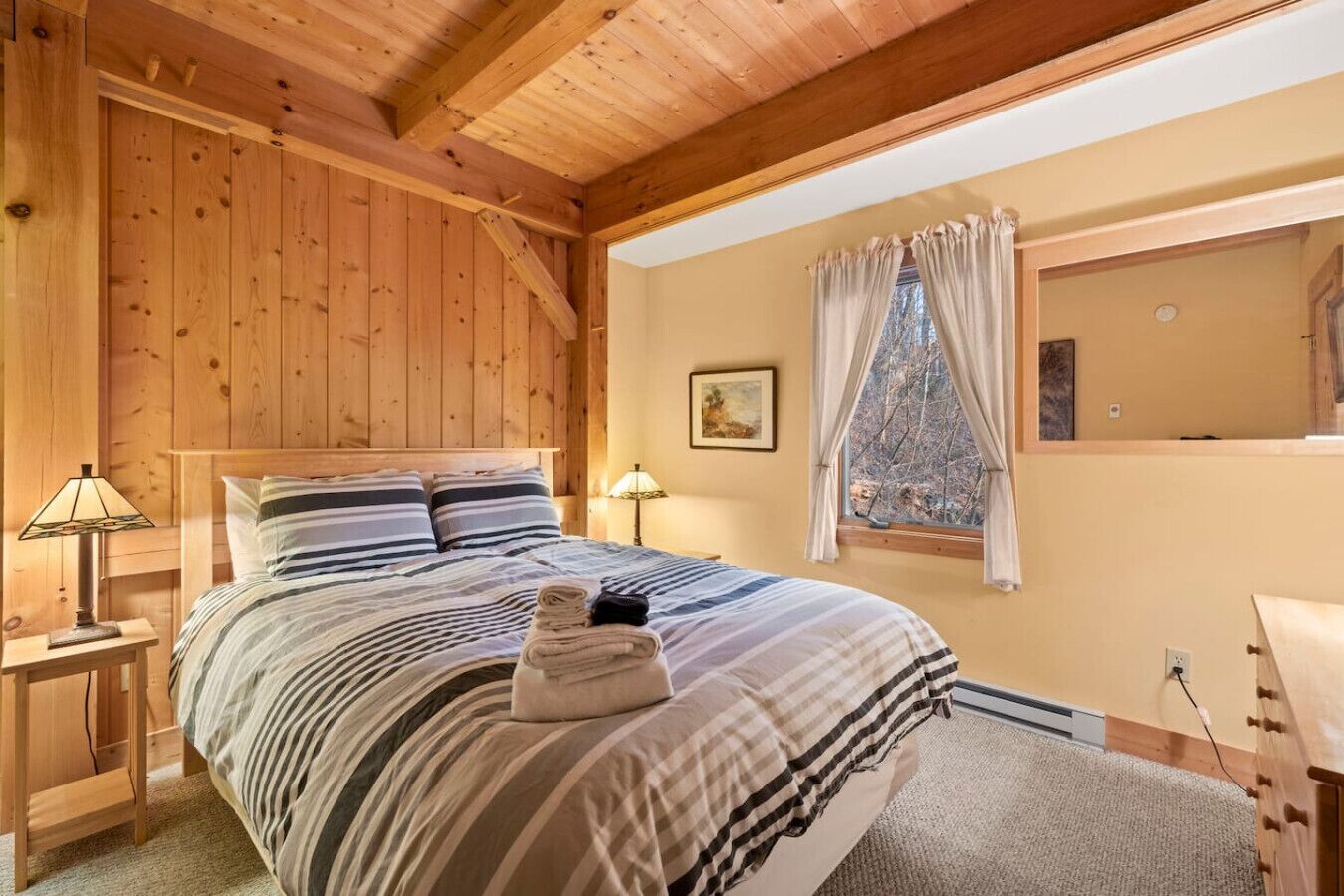 2 slaapkamers, een strijkplank/strijkijzer, reisbedje, wifi