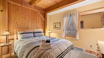 2 slaapkamers, een strijkplank/strijkijzer, reisbedje, wifi