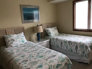 3 quartos, ferros/tábuas de passar roupa, acesso à internet