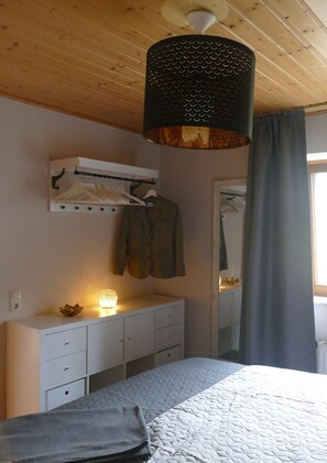 1 chambre, fer et planche à repasser, lit parapluie, Wi-Fi gratuit