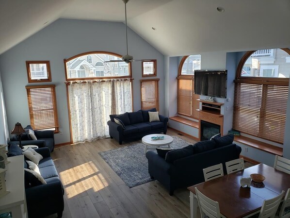 TV, DVD-spiller og bordtennis