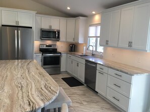 Fridge, microwave, oven, stovetop - 2611 Landis Avenue South (Sea Isle City)