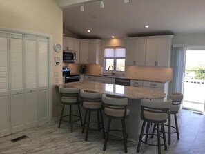 Fridge, microwave, oven, stovetop - 2611 Landis Avenue South (Sea Isle City)