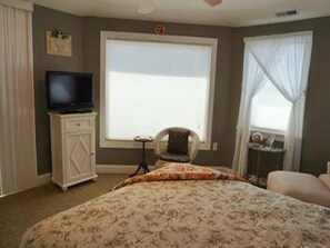 4 bedrooms, iron/ironing board, internet