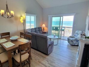 Smart-tv, eldstad och dvd-spelare