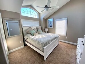 6 bedrooms, iron/ironing board, internet