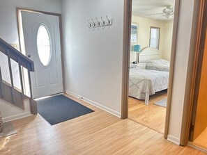 4 bedrooms, iron/ironing board, internet