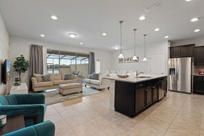Interior - Lake view Windsor 4BD Disney (Kissimmee)