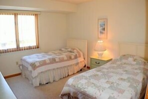 4 bedrooms, iron/ironing board, internet