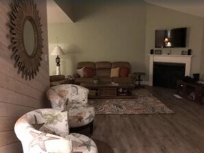 Télévision, cheminée