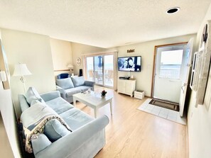 テレビ、DVD プレーヤー