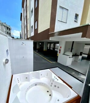 Outdoor spa tub - Apartamento Novo, Completo e Próximo à Praias (Pereque-Mirim Ubatuba)