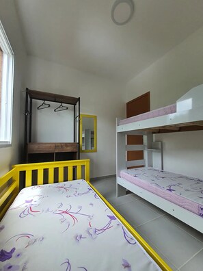 2 室のベッドルーム、アイロン / アイロン台、WiFi、ベッドシーツ