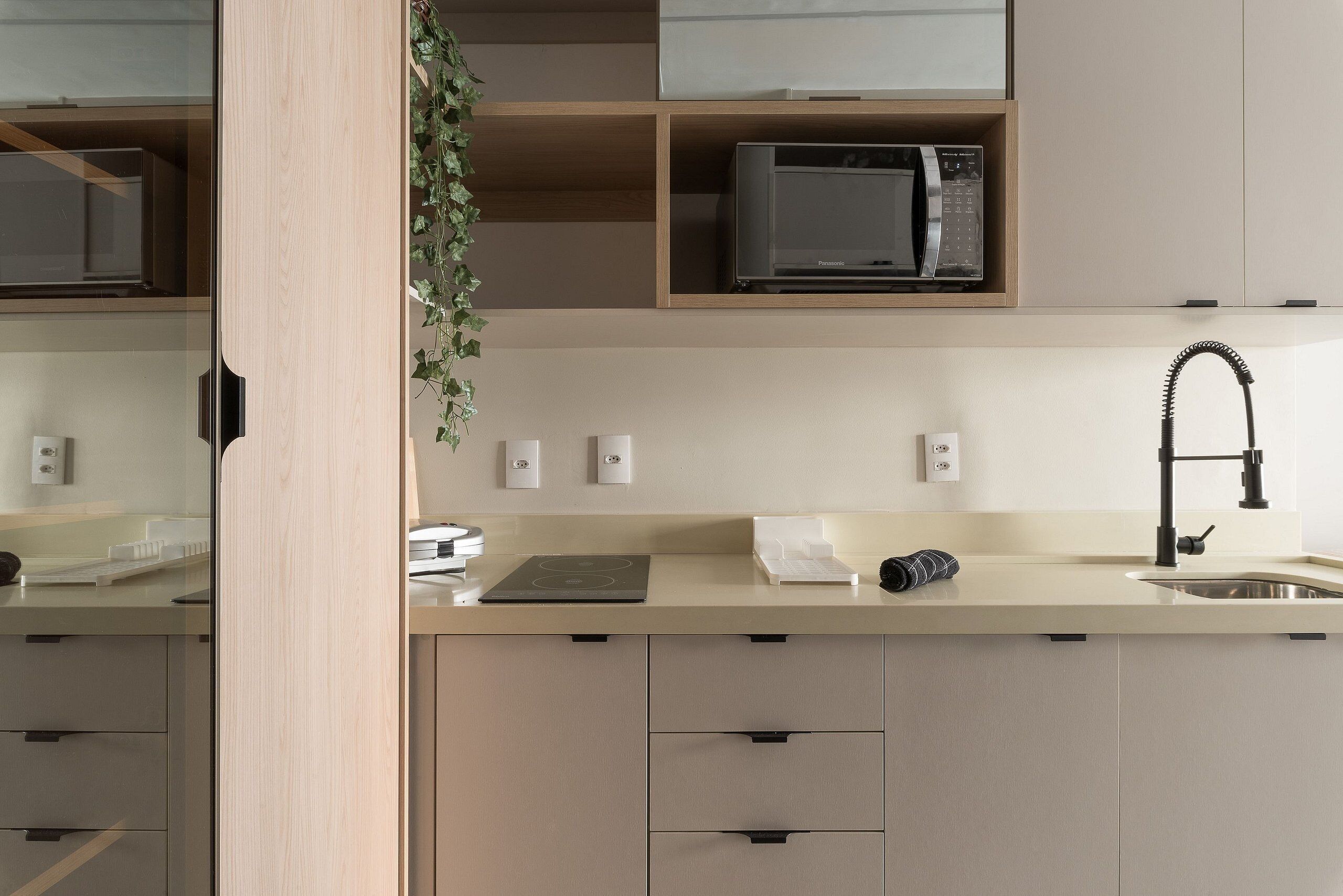 Appartamento Classic | Cucina privata | Macchina per caffè espresso, frigorifero con congelatore, microonde