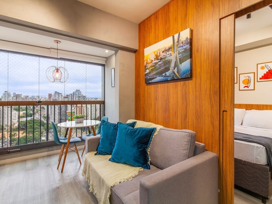 Habitación familiar doble | Zona de estar | Televisión de 32 pulgadas con canales digitales
