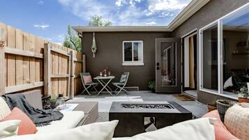 屋外ダイニングエリア