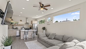 TV - Unique Denver Designer Home 4 Bed/ 4 bath (Denver)