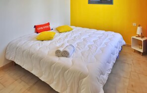 4 bedrooms, travel cot, free WiFi, bed sheets