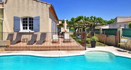 Beautiful home in Rognonas with WiFi